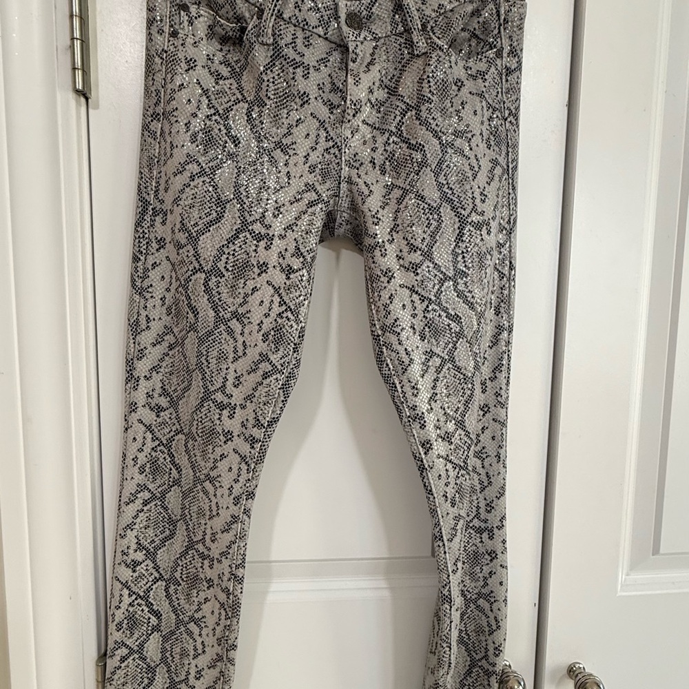 MOTHER Snake-Print Skinny Jeans in Gray and Cream